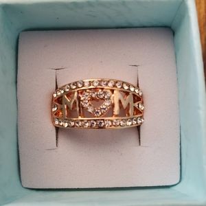 Mom ring Size 7 in gift box